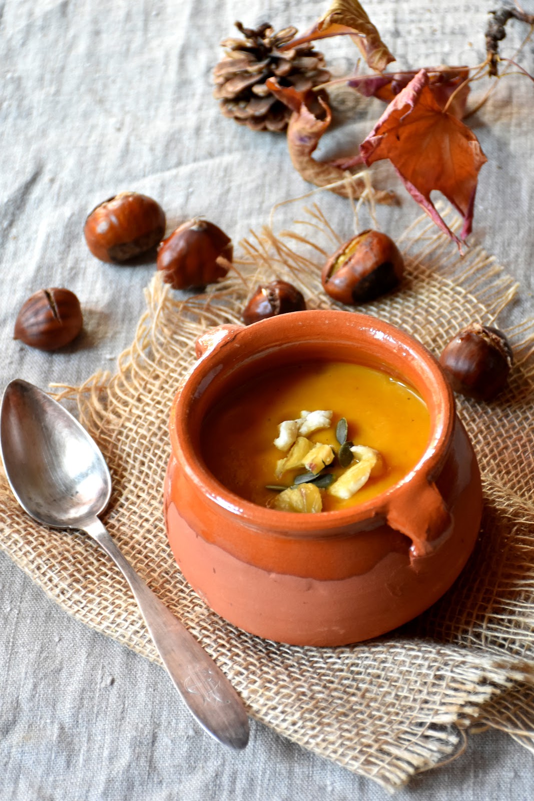 Crema de castañas asadas y glaseadas con frutos secos