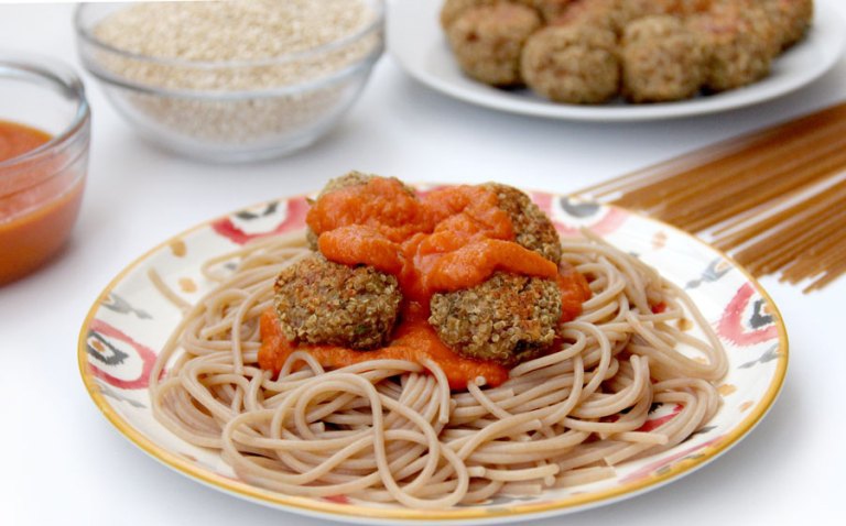 Albóndigas de quinoa con espaguetis integrales