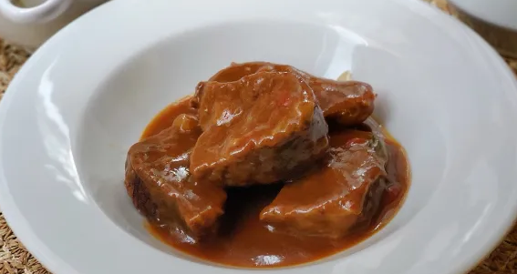 Carrillada, salsa vino blanco