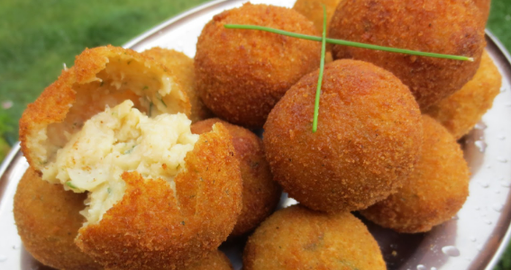 Croquetas, bacalao y gambas