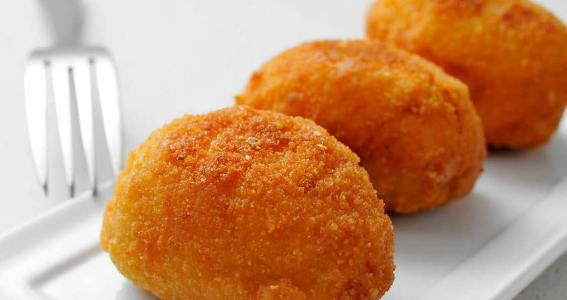 Croquetas, patata y pollo