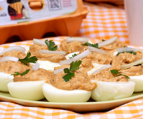 Huevos rellenos de paté