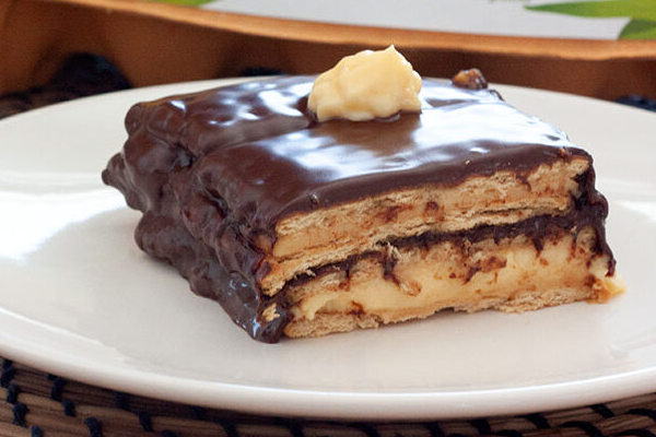 Tarta d-la abuela con natillas